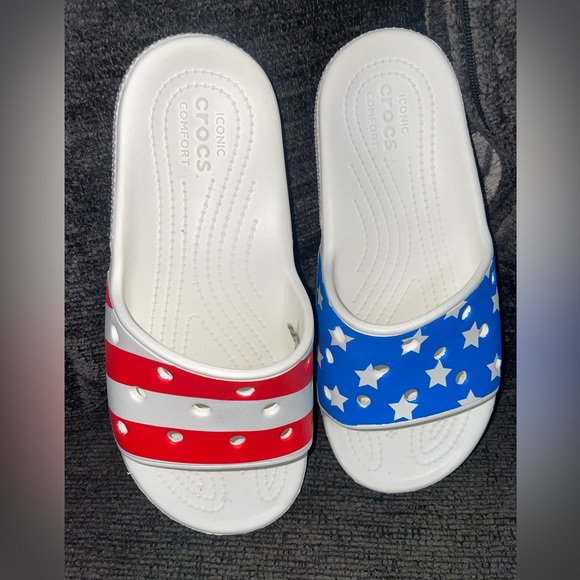 CROCS Size 6 women Stripes Slide Sandals - Blue, Red, and White - Picture 2 of 4